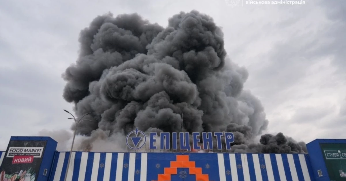 Удар по «Епіцентру» в Запоріжжі 28 серпня: дані про постраждалих і пожежу