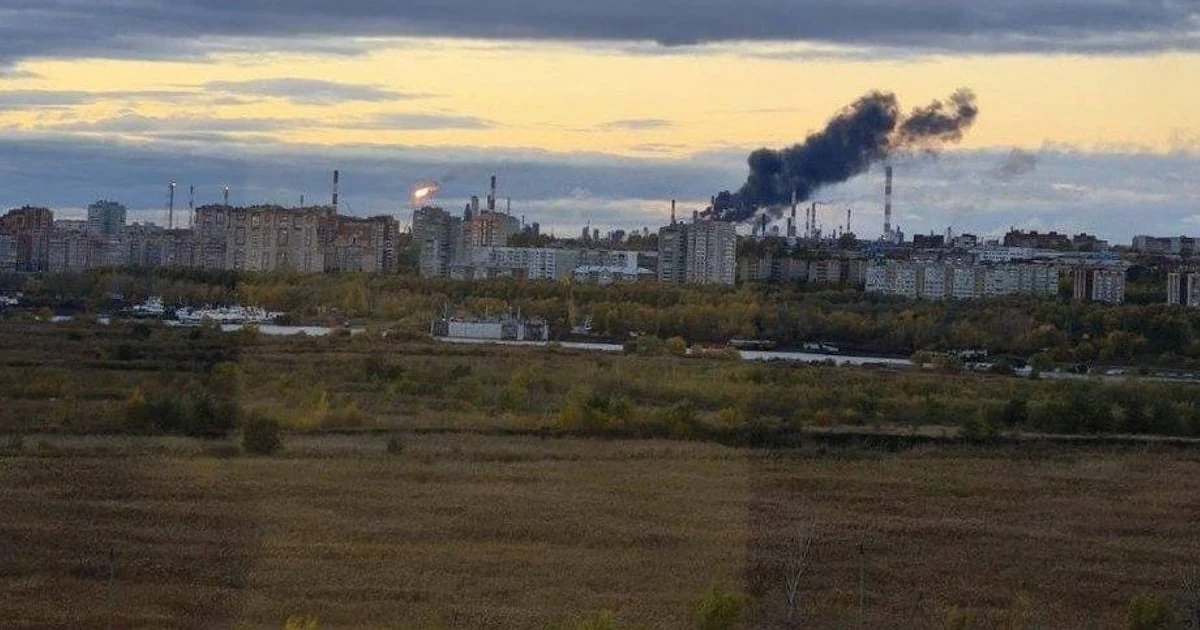 Дрони ЗСУ уразили Омський НПЗ за 2500 км від України: що відомо